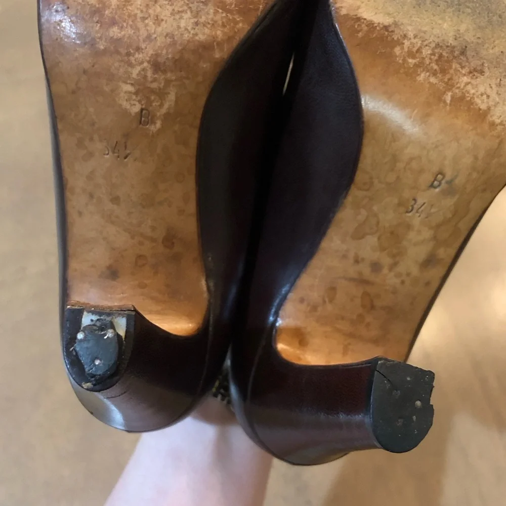 VINTAGE 1970s GUCCI Designer Luxury Italian Charm Mahogany Leather Heel Pumps - Picture 9 of 15